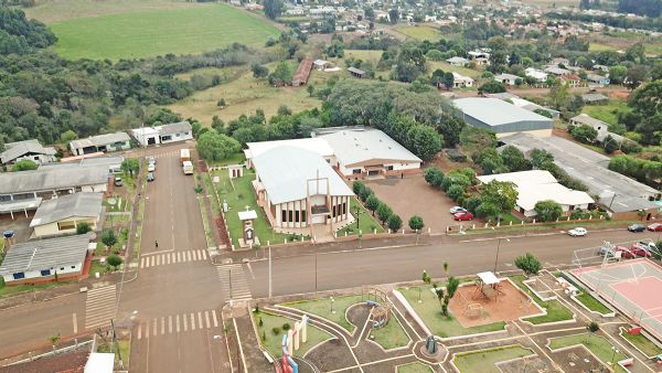 Parque Estadual do Espigão Alto (RS), Brasil. À direita, área em